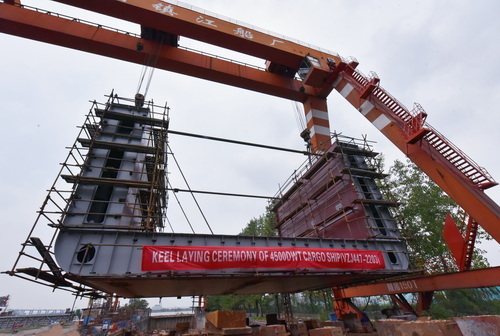 韓國(guó)4500DWT3#上船臺(tái)-壓縮.jpg