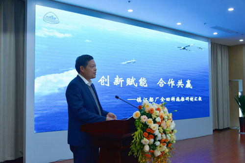 (圖10 總經理張言才做拖輪研發(fā)工作匯報）-壓縮.jpg