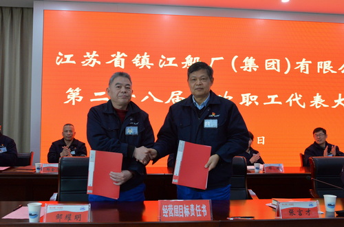 （圖9&nbsp; 鄒耀明副董事長(zhǎng)代表董事會(huì)與張言才總經(jīng)理簽訂目標(biāo)責(zé)任書）.jpg