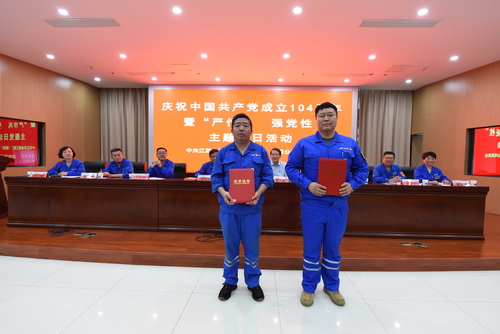 10- 表彰先進(jìn)黨小組-壓縮.JPG