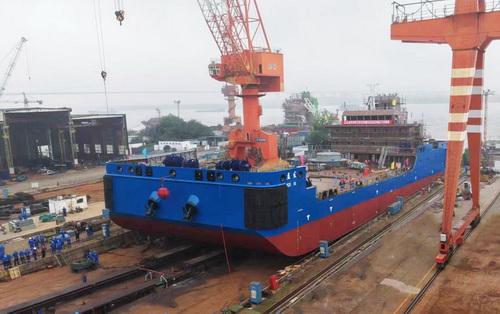 中散78米浮吊2號(hào)船下水-壓縮.jpg